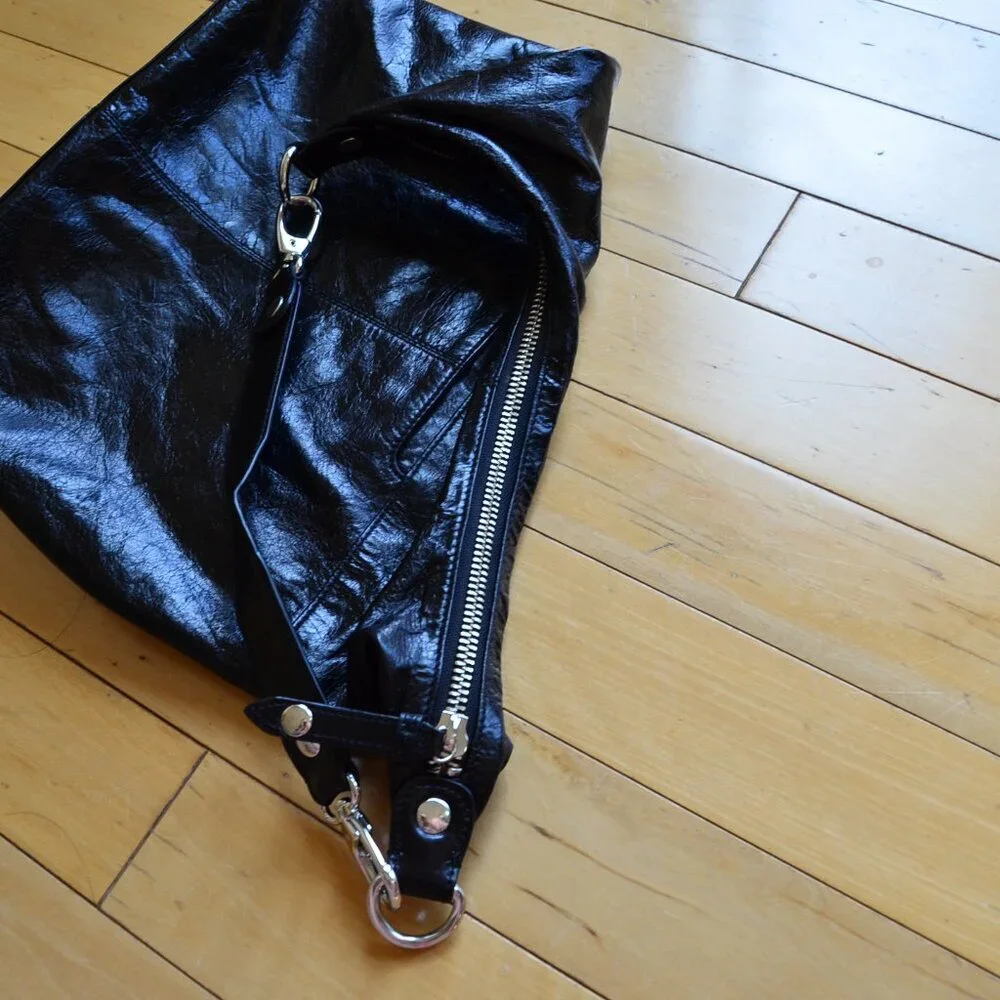 Hobo International Womens Black Shiny Shoulder Purse The Original - Picture 13 of 16